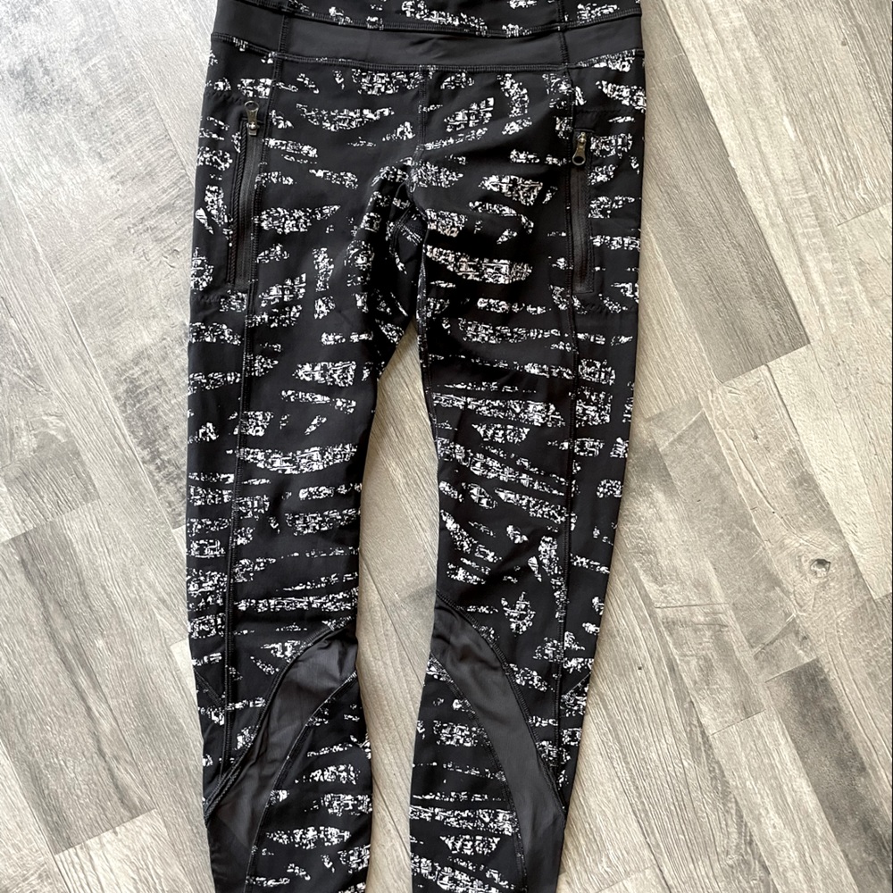 Lululemon Inspire Tight, Size 4
